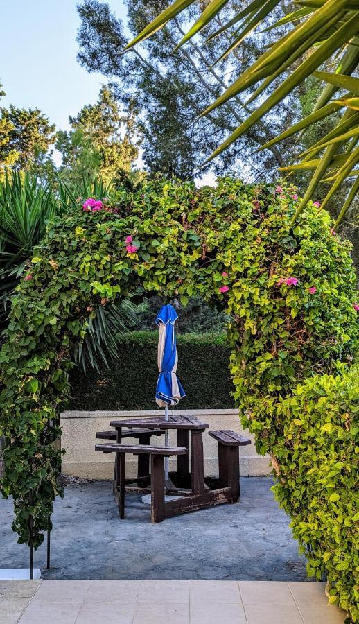 Stylish Garden Apartment At Paphos Harbour Esterno foto