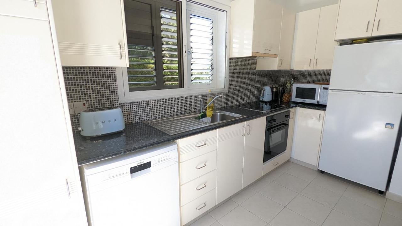 Stylish Garden Apartment At Paphos Harbour Esterno foto